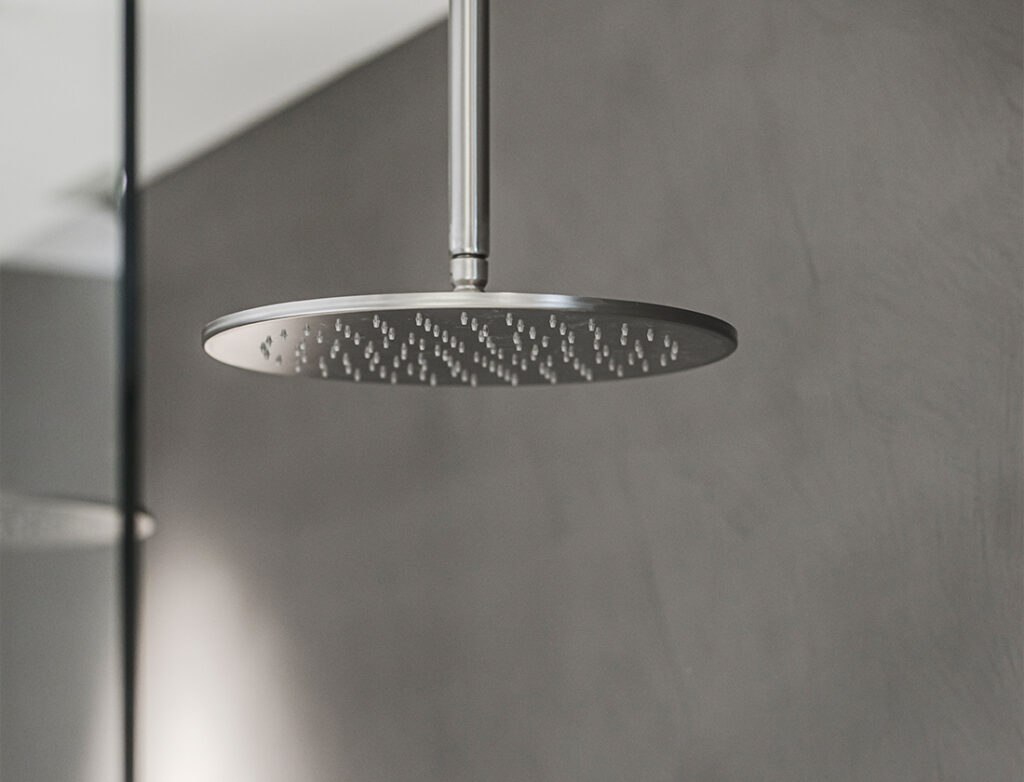 rvs kranen regendoucheset detail TIZ Design | Kwaliteits Badkamermeubels