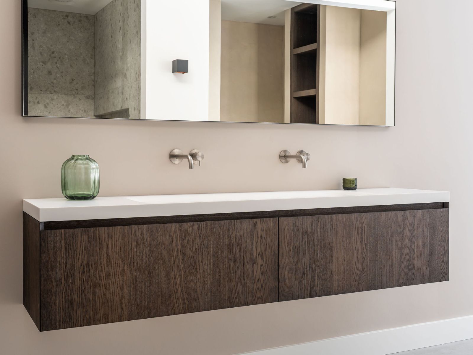 Eiken badkamermeubel 11 Badkamermeubel Sneek 35 cm hoog in eikenhout met 45 graden verstekdetails