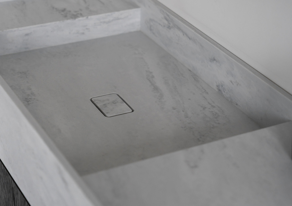 Marmerlook solid surface wastafel sluis van TIZ Design