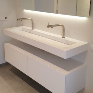 Dubbele solid surface wastafel met enkele spigel