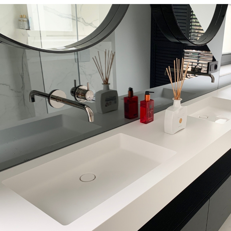 Solid Surface 14 Luxe badkamermeubel tussen twee wanden