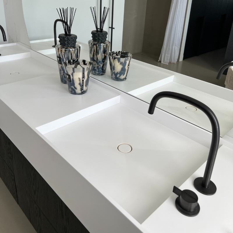 Wastafel corian, sluis