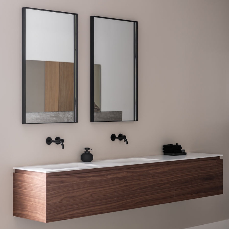 Notenhout badkamermeubel grou met solid surface wastafel