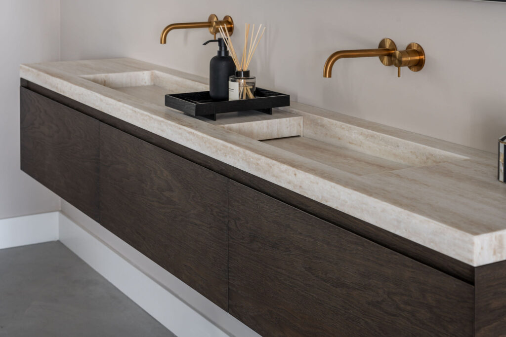 badkamermeubel met dubbele wasbak van solid surface