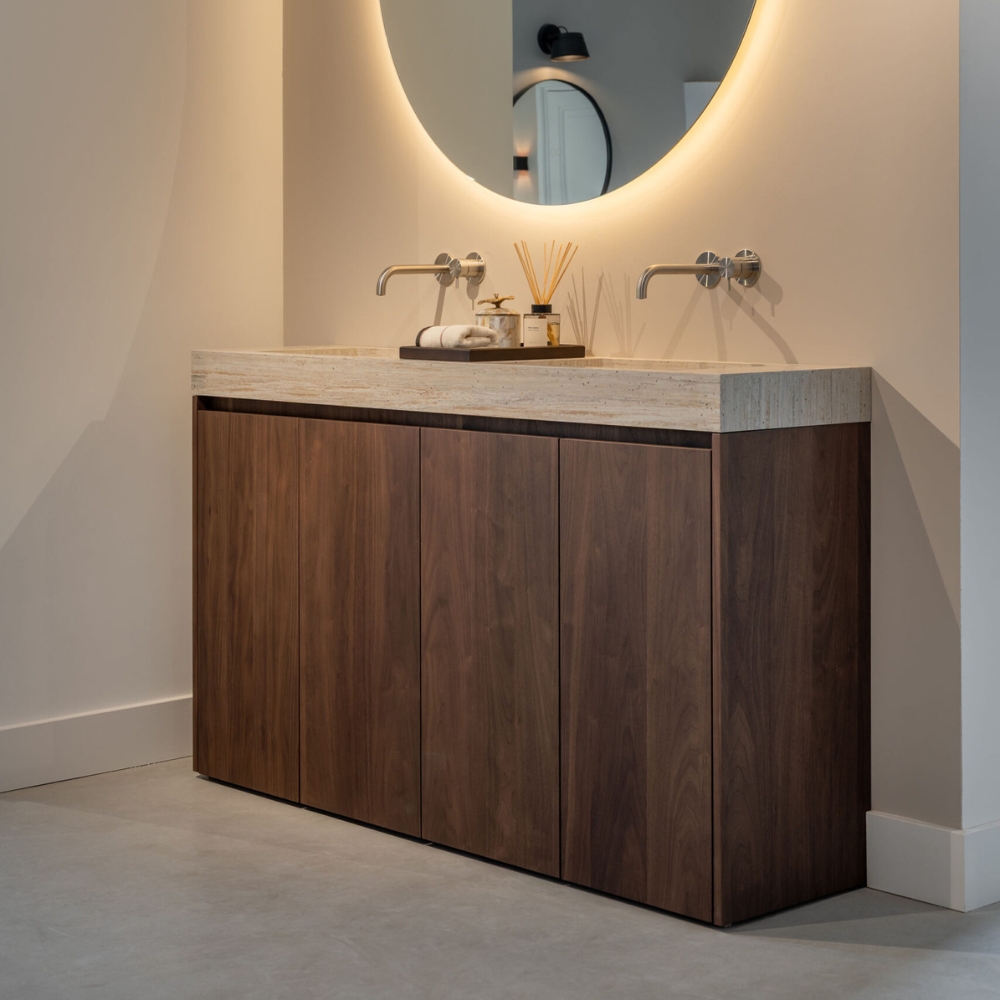 De ideale hoogte van een luxe badkamermeubel leggen we je uit in deze blog