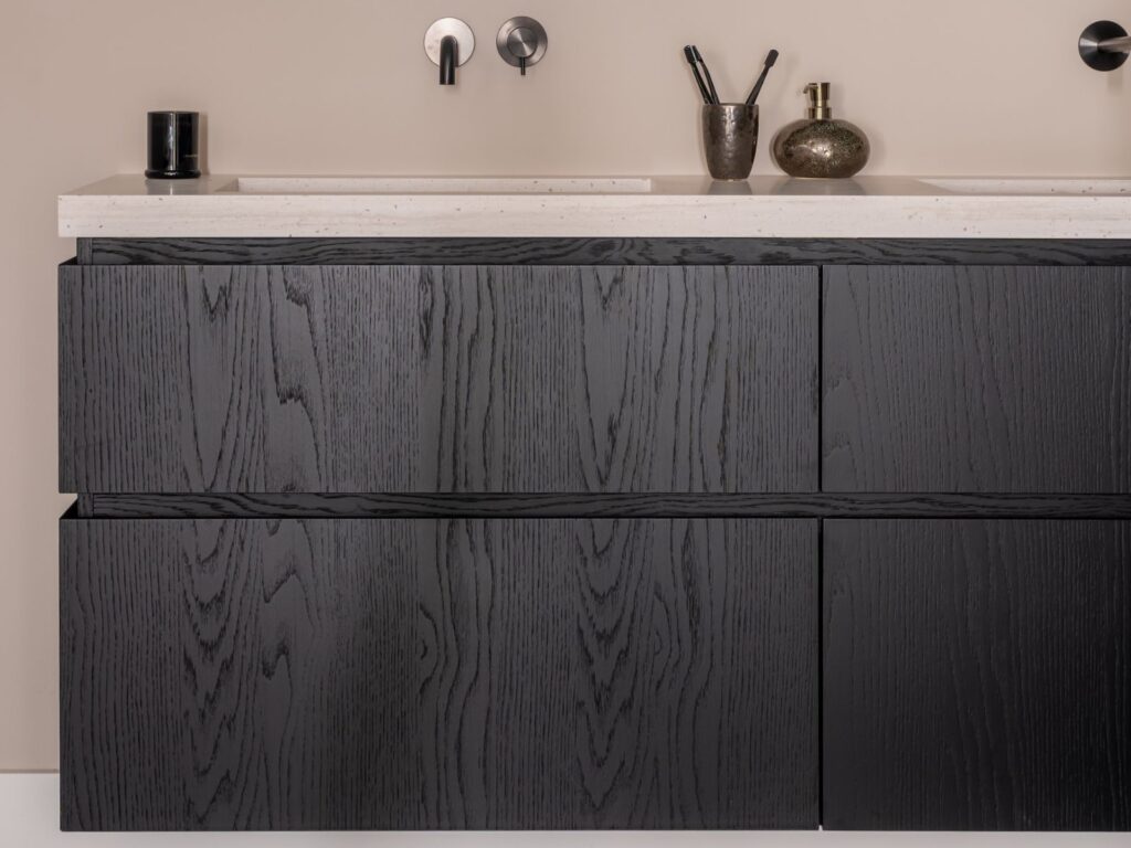 Badkamermeubel IJzendijke met dubbele lades en solid surface wastafel